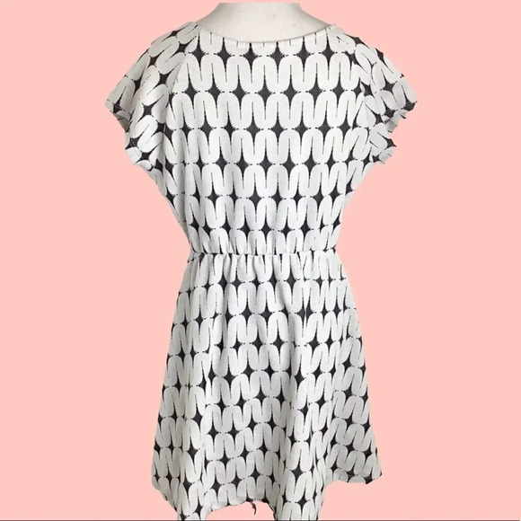 Renee C black and white wavy print skaterstyle dress - Picture 2 of 16